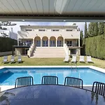 11 By Lirios Village - Fantastic Location, Private Pool, Ping Pong Table &