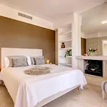 11 By Lirios Village - Fantastic Location, Private Pool, Ping Pong Table & Villa *