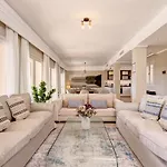 11 By Lirios Village - Fantastic Location, Private Pool, Ping Pong Table & *