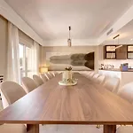 11 By Lirios Village - Fantastic Location, Private Pool, Ping Pong Table & Villa Marbella