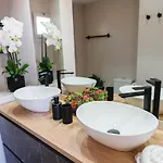 11 By Lirios Village - Fantastic Location, Private Pool, Ping Pong Table & Villa