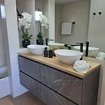 11 By Lirios Village - Fantastic Location, Private Pool, Ping Pong Table &