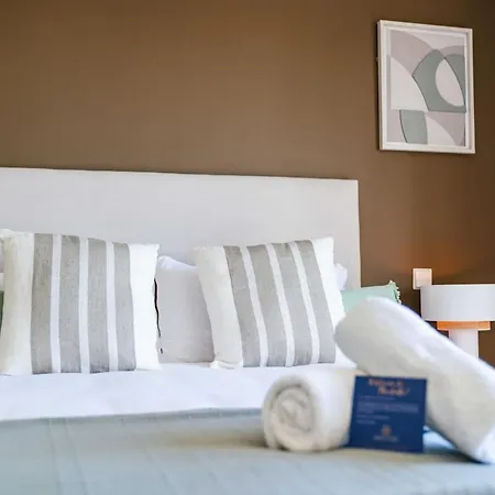 11 By Lirios Village - Fantastic Location, Private Pool, Ping Pong Table & Willa *