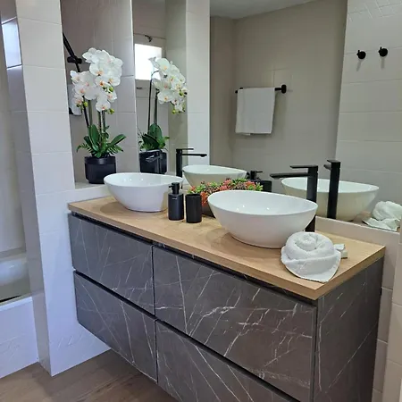 11 By Lirios Village - Fantastic Location, Private Pool, Ping Pong Table &