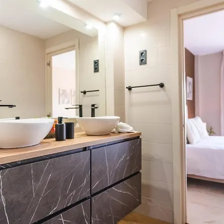Villa 11 By Lirios Village - Fantastic Location, Private Pool, Ping Pong Table & Marbella