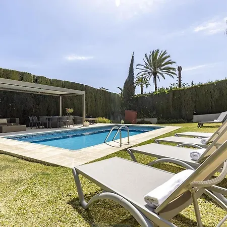 11 By Lirios Village - Fantastic Location, Private Pool, Ping Pong Table &