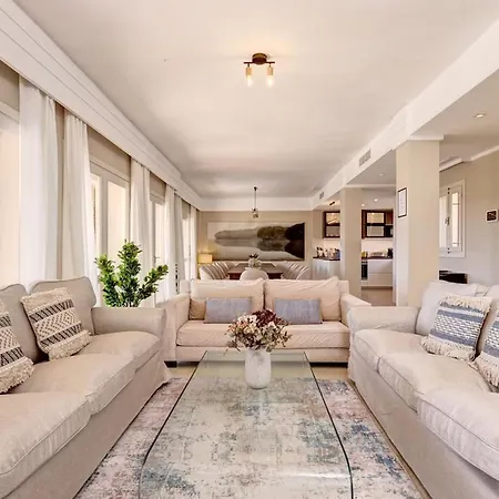 11 By Lirios Village - Fantastic Location, Private Pool, Ping Pong Table & *