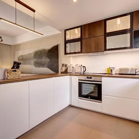 11 By Lirios Village - Fantastic Location, Private Pool, Ping Pong Table & Villa *