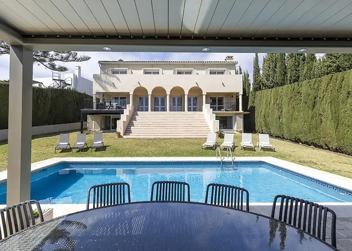 11 By Lirios Village