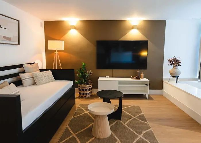 11 By Lirios Village *