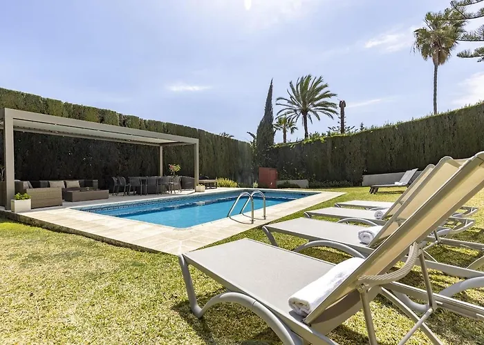 11 By Lirios Village