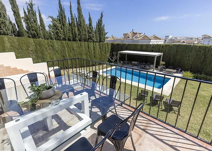 11 By Lirios Village